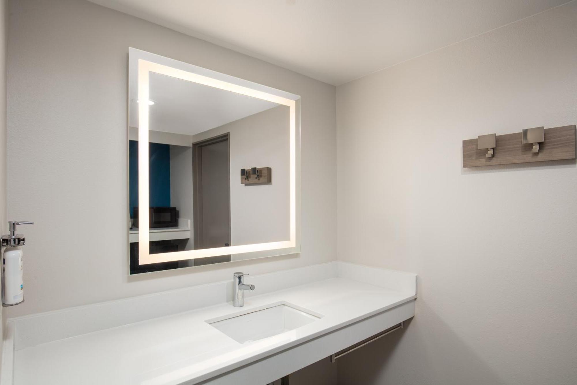 Holiday Inn Express Hotel & Suites Ventura Harbor By Ihg Extérieur photo